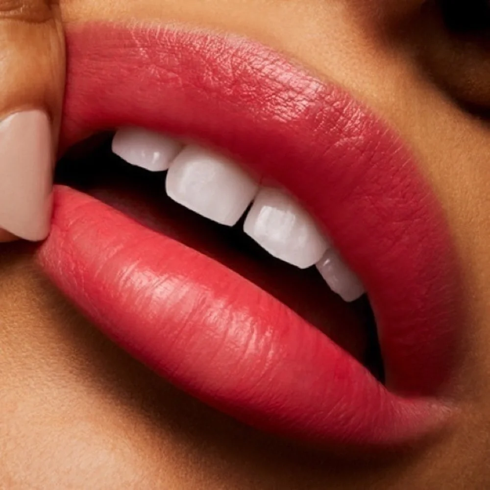 MAC-Love Me Lipstick - My Little Secret (bright pinky coral)